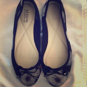 Women’s size 6 ballet flat